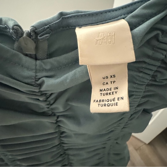 H&M dress - Picture 3 of 3